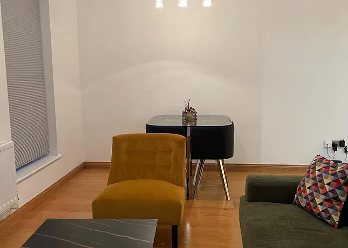 Luxurious 2 Bedroom Flat Britannia Village London