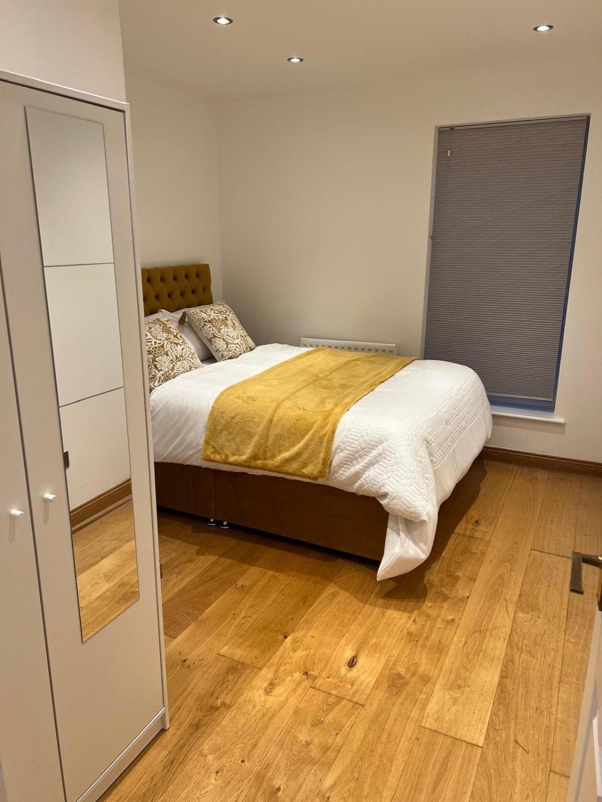 Luxurious 2 Bedroom Flat Britannia Village * Londen