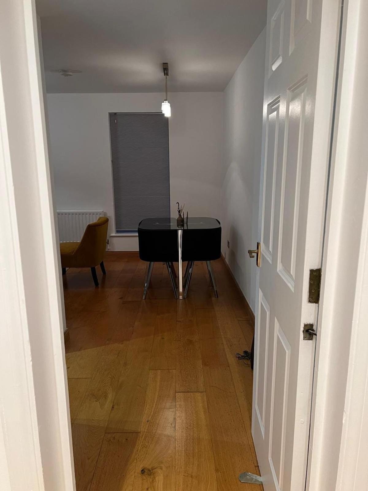 Luxurious 2 Bedroom Flat Britannia Village Appartement